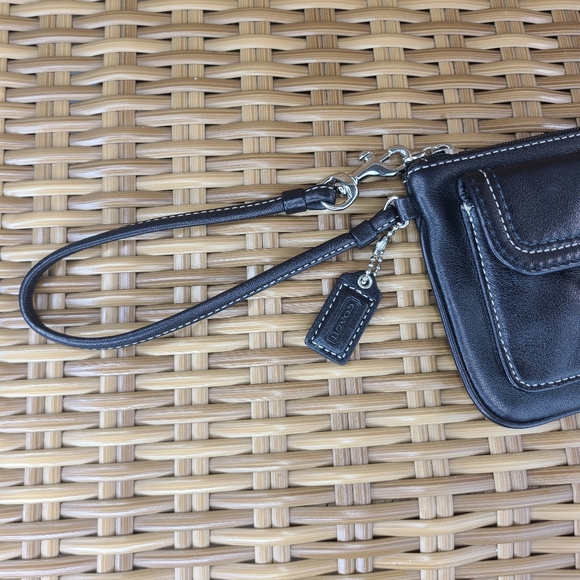 Coach Soho Black Leather Wristlet Clutch Bag Purse Buckle Detail Small - Picture 7 of 14